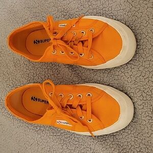 Adorable Superga sneakers